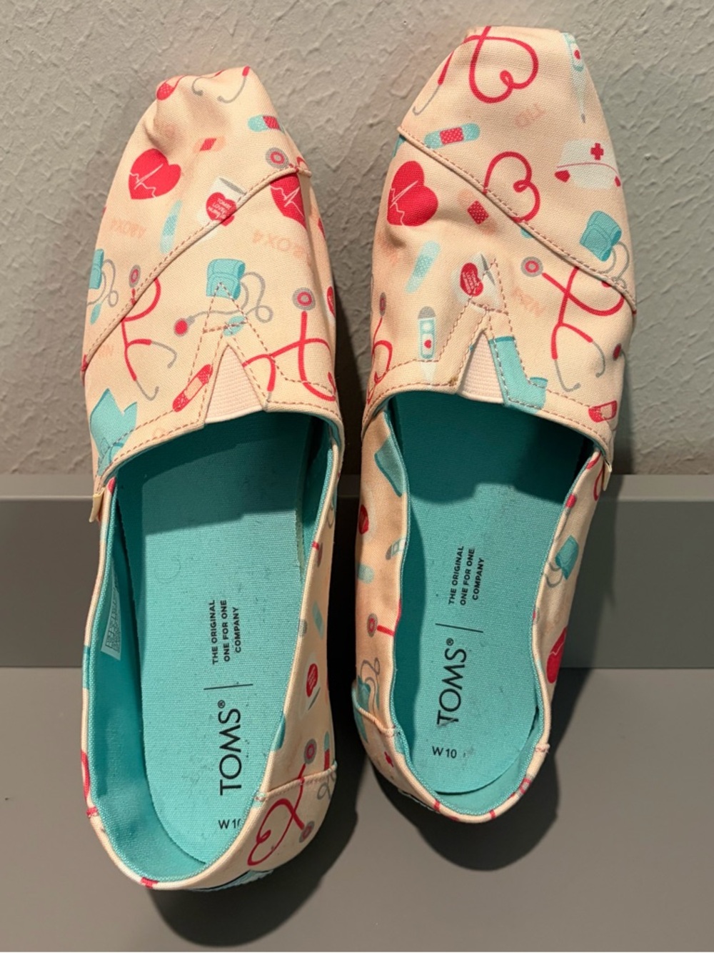TOMS Alpargata Nurse Appreciation Shoes Women's Size 10 Pink, White & Teal EUC - Picture 3 of 9
